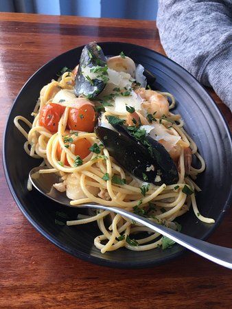Frontbeach Taphouse & Restaurant