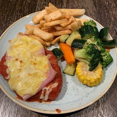 Seamus McPeakes Irish Pub